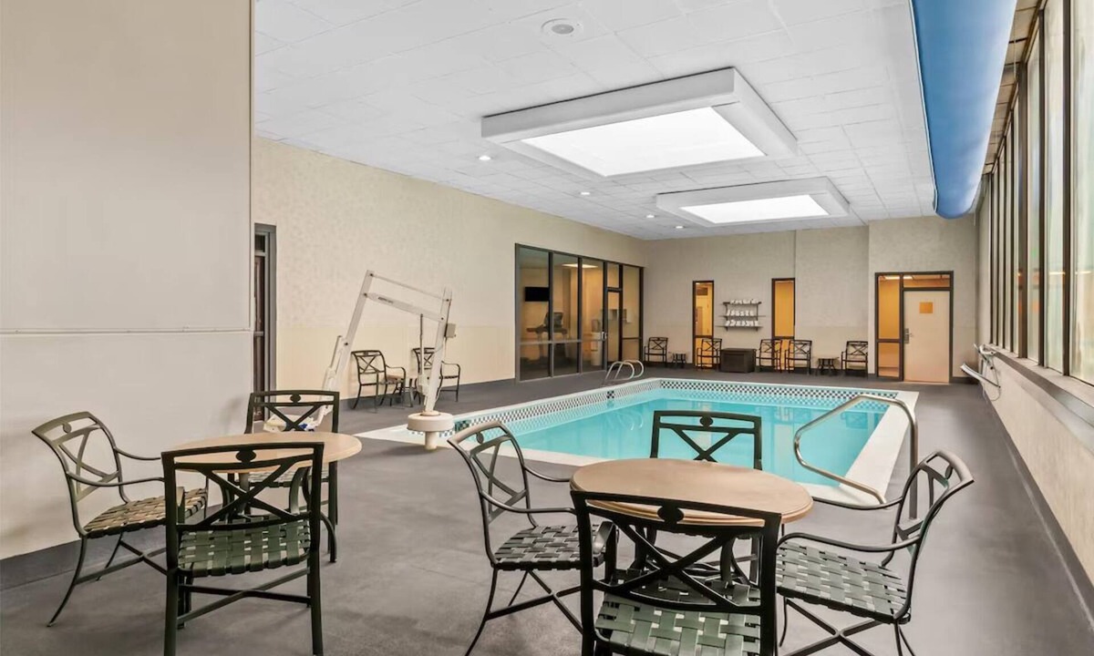 Cheyenne Hotel | 2 Units | Pet-Friendly Stay by Cheyenne Regional Airport w/Deluxe 2 Queen Beds