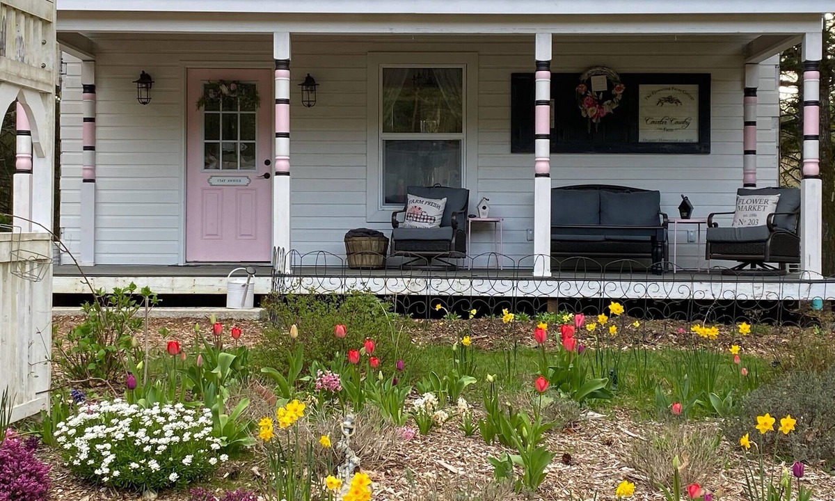 Rollingbay Cottage | 20 acre farm Homestead Flowering Cottage