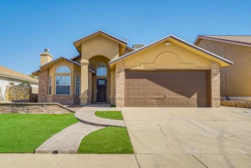 Biggs Field House | 20 Mi to Dtwn El Paso: Pet-Friendly Retreat!