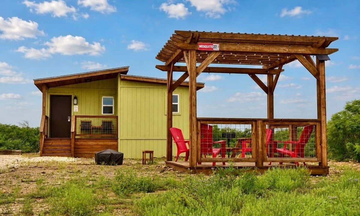 Yancey House | 22 Eleven Mesquite cozy cabin BBQ grill, Firepit, Pergola