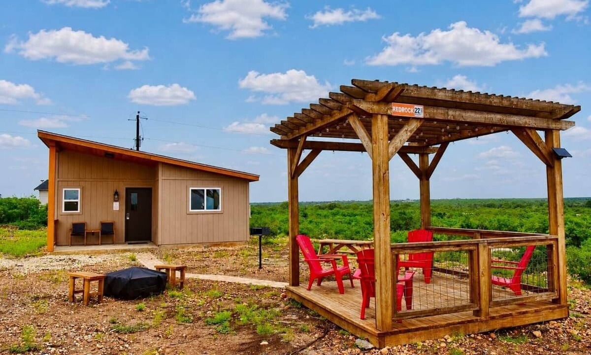 Yancey Cabin | 22 Eleven Redrock cozy Cabin BBQ grill, Firepit, Pergola