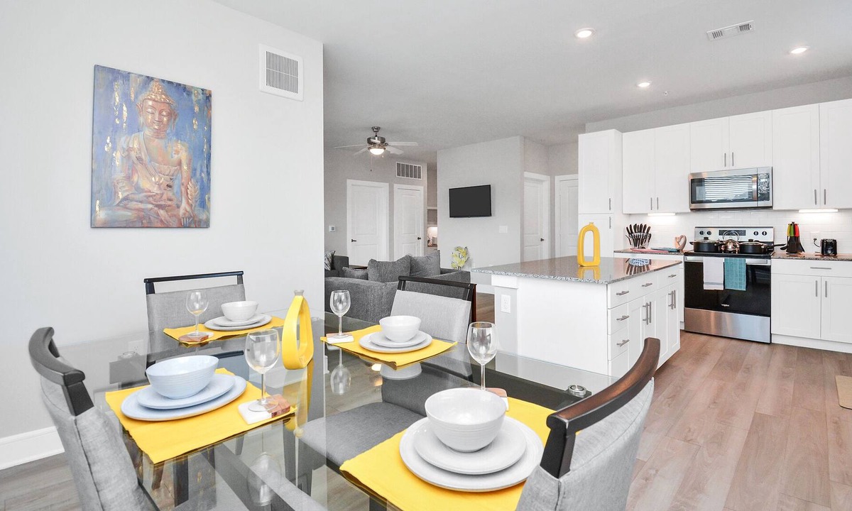 Addicks Apartment | 2BD/2BA With Pool~King & Queen bed, Mins to W. Houston Medical Centre