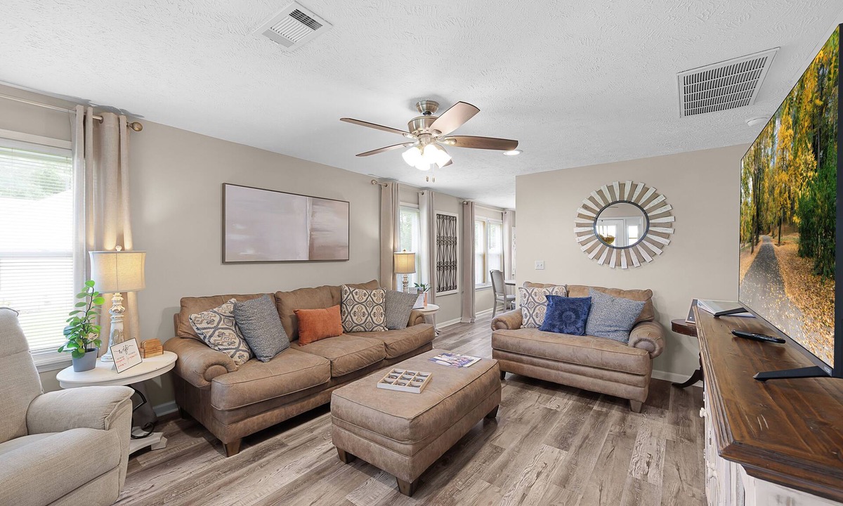 Jackson House | 2BR 1BA Cozy Townhome All the Amenities Patio Minutes from I-40