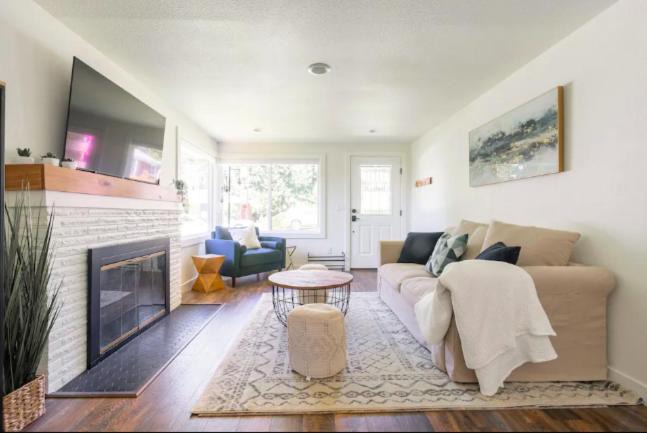 Northgate House | 2BR 2BA Northgate, Seattle Location with Patio, BBQ, and Backyard