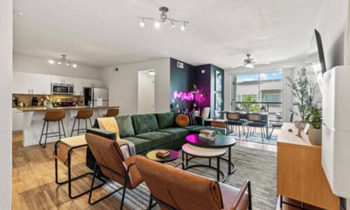 Dallas Design District Apartment | 2BR | Heart of DT, near Dallas Zoo & Museum