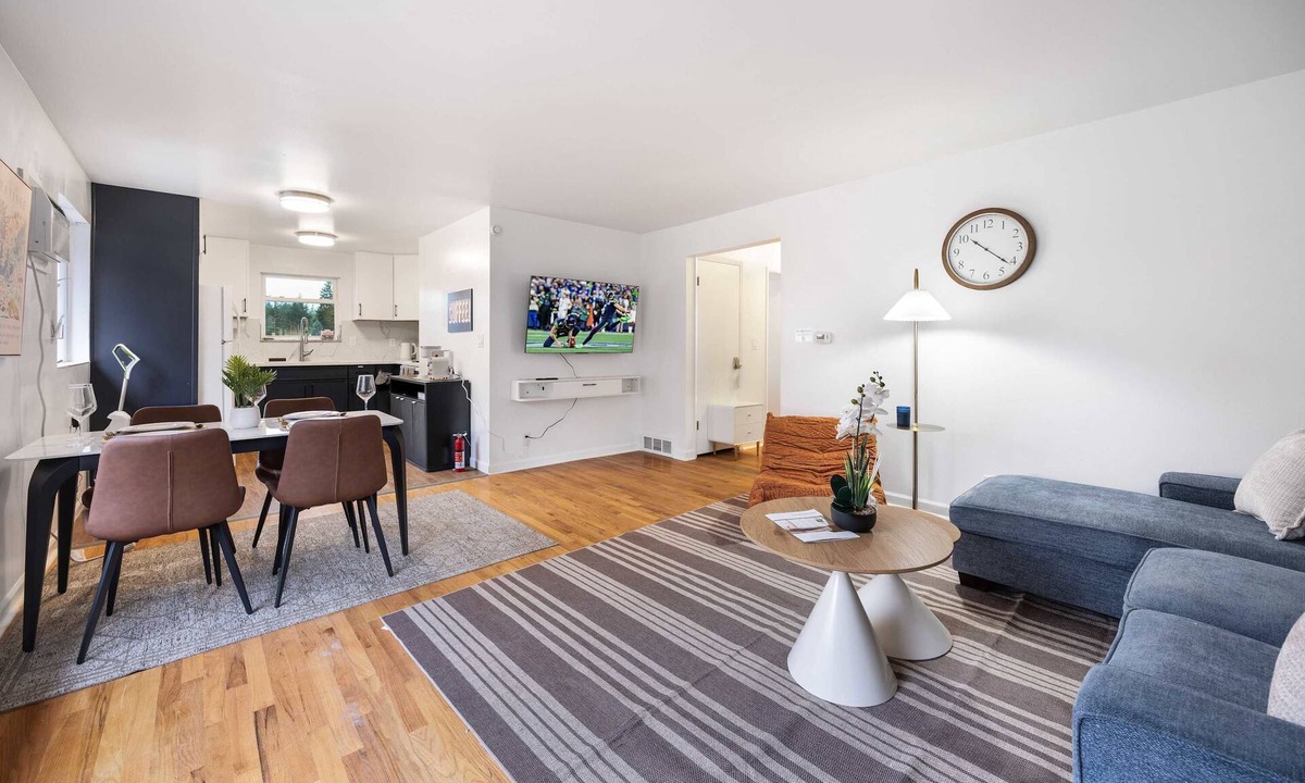 Cedar Heights House | 2BR Seattle Cozy Stay, AC, Near UW & Transit