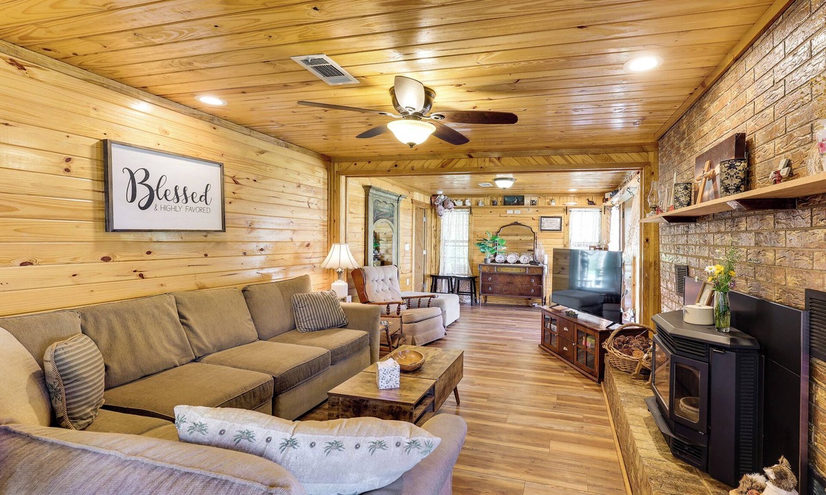 Mount Ida House | 3 Acres w/Pond & Trails! Serene Mount Ida Retreat