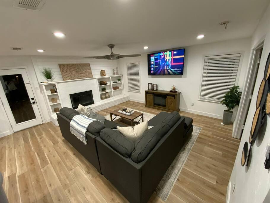 Bedford House | 3 bdrm 2 bath with access to pool& patio.