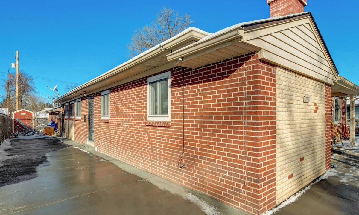 Aurora Apartment | 3-bed/1 bath basement apartment in Aurora, CO w/AC~close to Hospitals