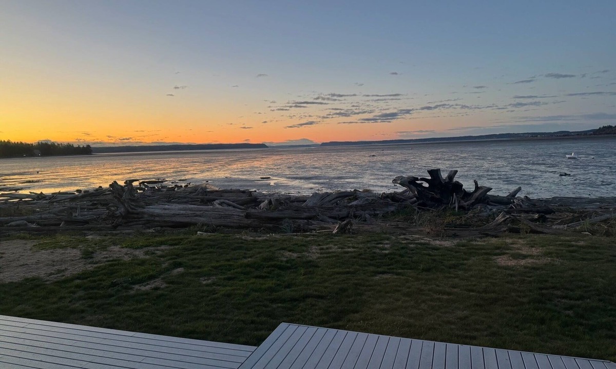 Camano Island House | 3-bedroom beachfront home with AC, amazing views - great location for exploring!