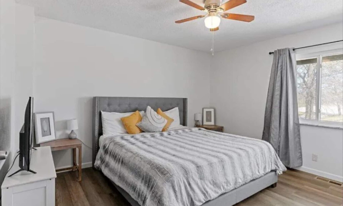 Airport Township House | 3-bedroom building in serene Saint Ann with WiFi, AC