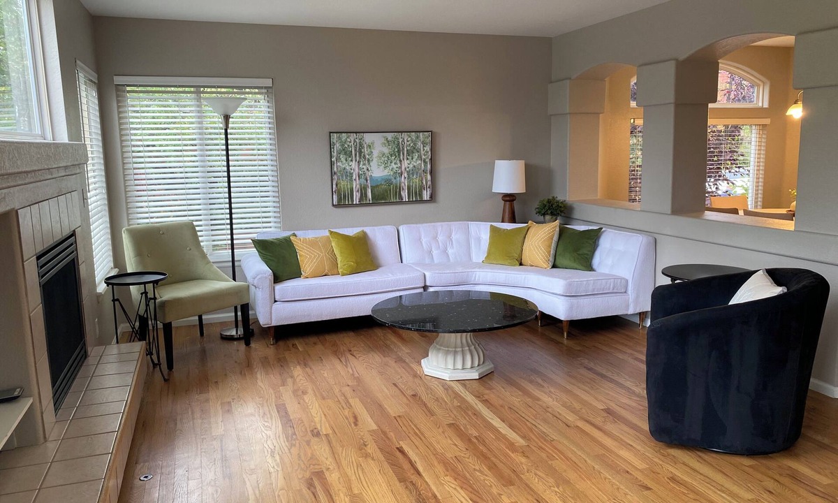 Westridge House | 3-bedroom home on a quiet cul-de-sac. Fenced yard. Laundry Room.