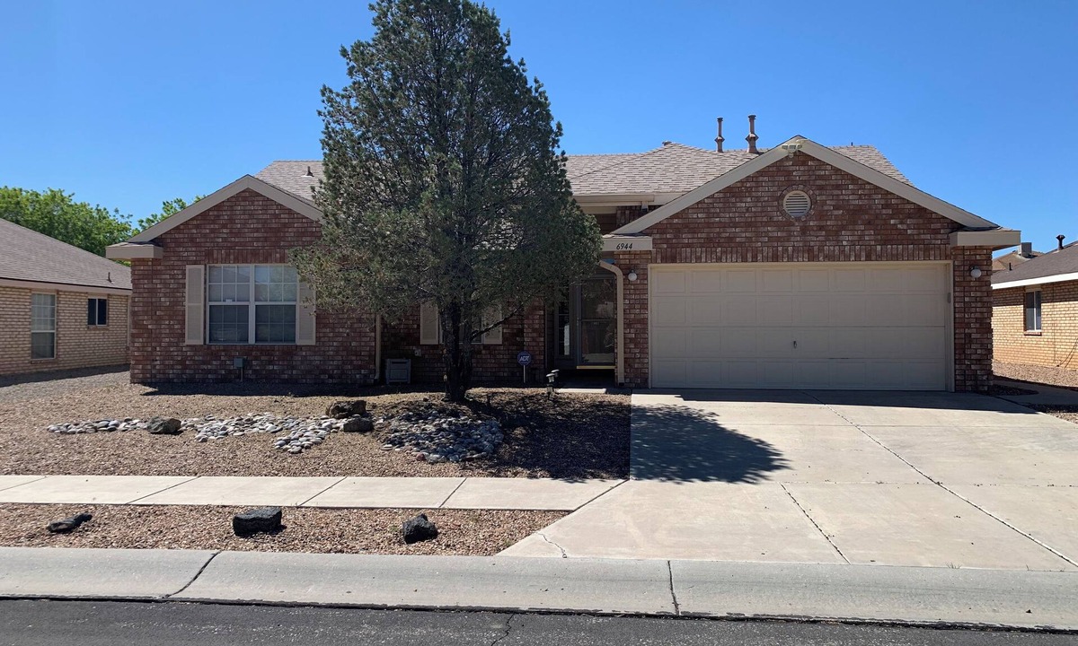 Ventana Ranch House | 3-bedroom house in superb Albuquerque with WiFi, AC