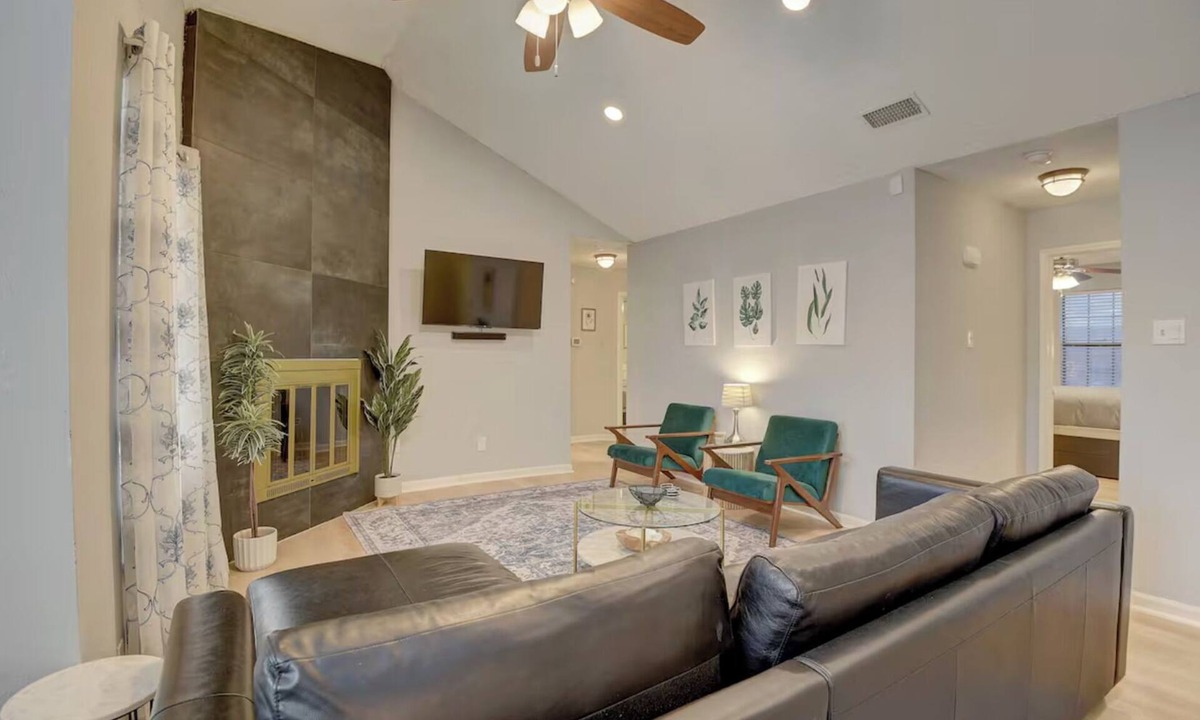 Everman House | 3-bedroom Relaxing Family Retreat near downtown Fort Worth