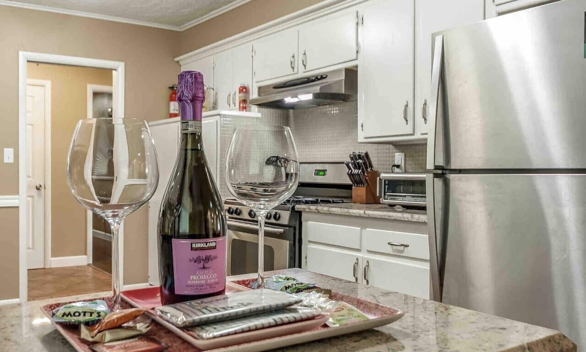 Norman House | 3 BR home with a Gameroom (close to campus)