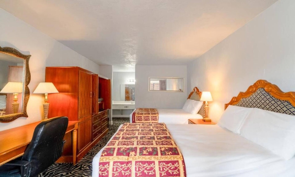 Lawton Hotel | 3 Family-Friendly Bed Rooms with Parking – Explore Museum of the Great Plains