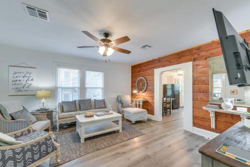Austin Ave. House | 3 Mi to Baylor U: Home w/Shared Yard