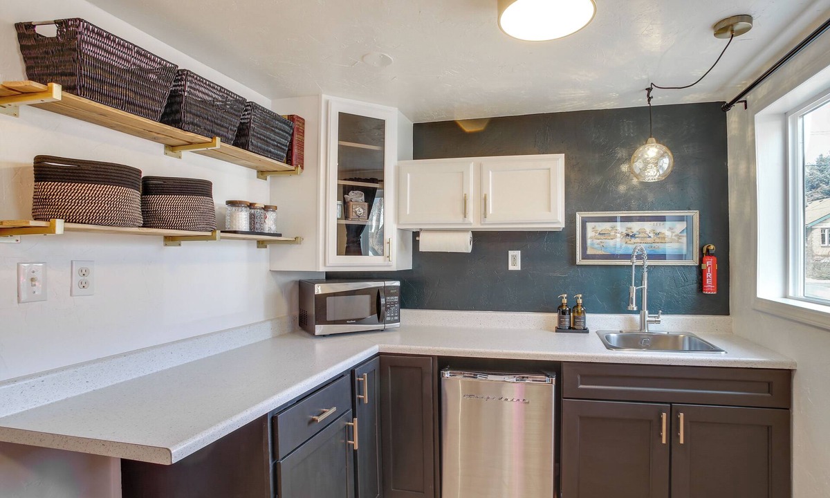 Latah Valley Apartment | 3 Mi to Downtown Spokane! Cozy Couples Retreat