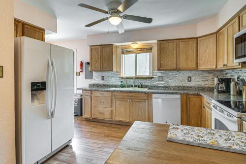Arvada House | 3 Mi to Old Town Arvada! Family Townhome w/Patio