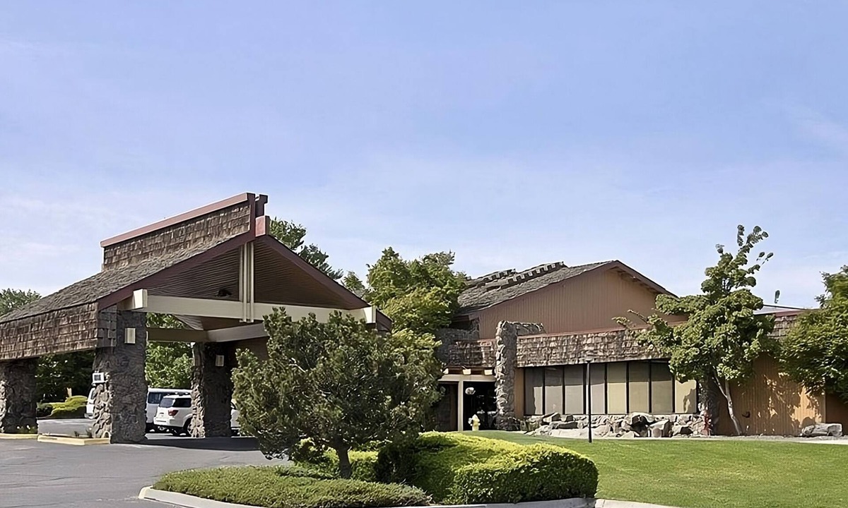 Kennewick Hotel | 3 Pet-friendly Units Close to Gesa Carousel of Dreams! w/Onsite Pool, Parking