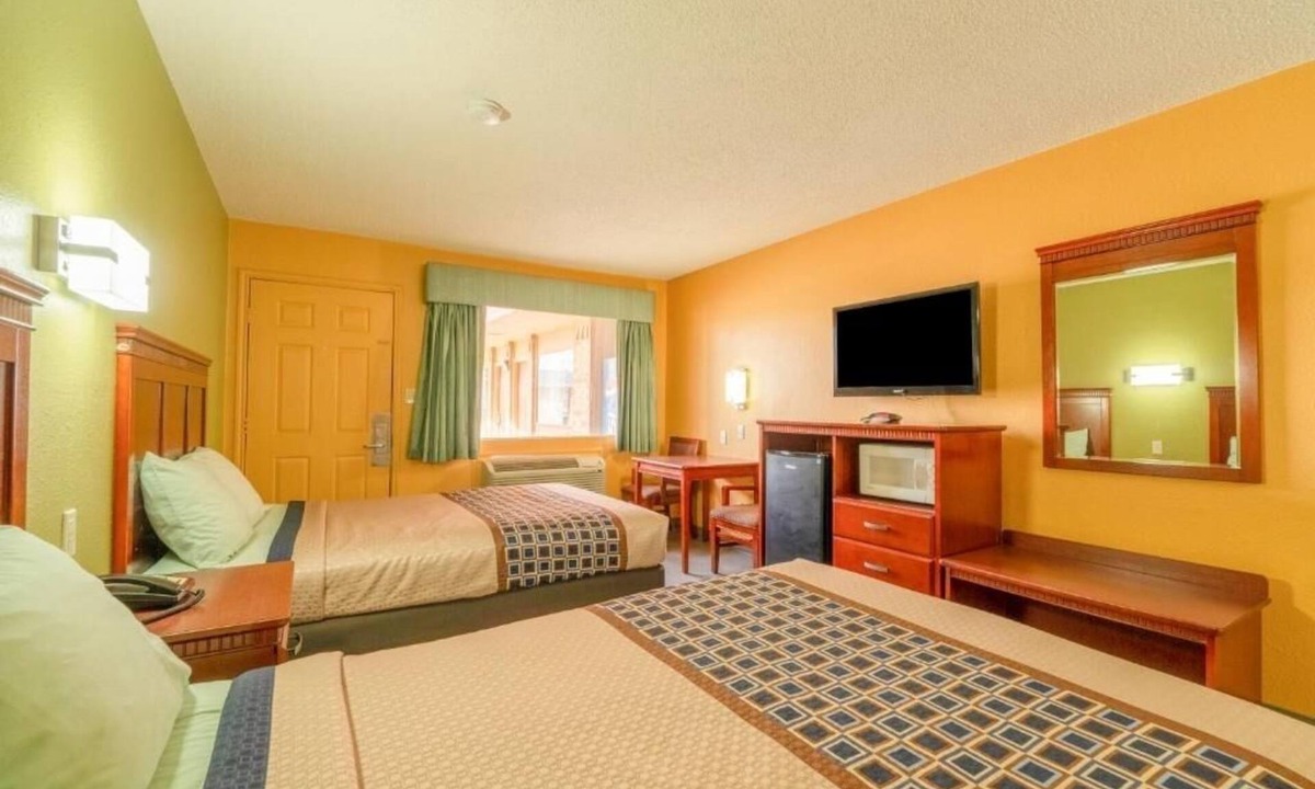 Denver City Hotel | 3-Room Budget Stay w/2 Full Beds & Prime Location in Denver City