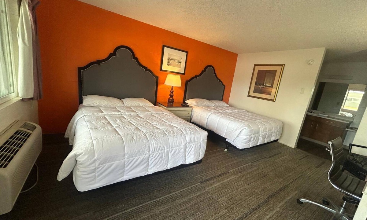 Walla Walla Hotel | 3 Rooms Perfect for Groups w/Free On-Site Parking, Pet Friendly Stay!
