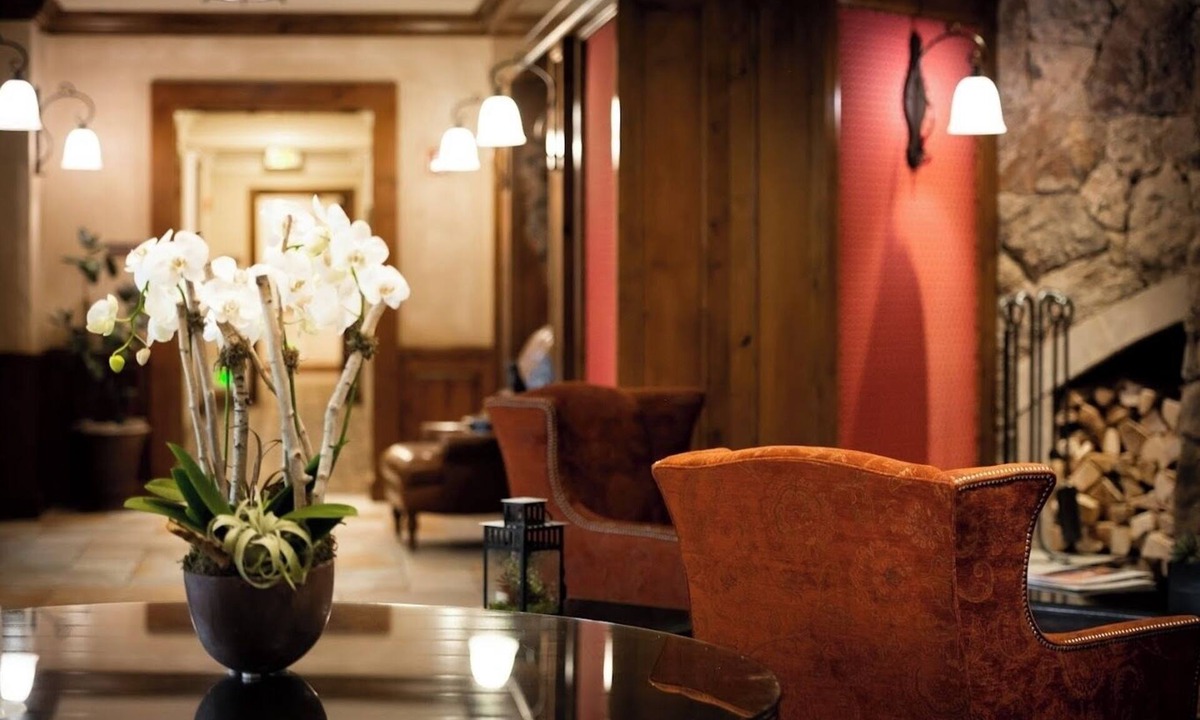 Downtown Resort | 3 Suite-Amenities, Fireplace, Hot Tub, Fire Pit!