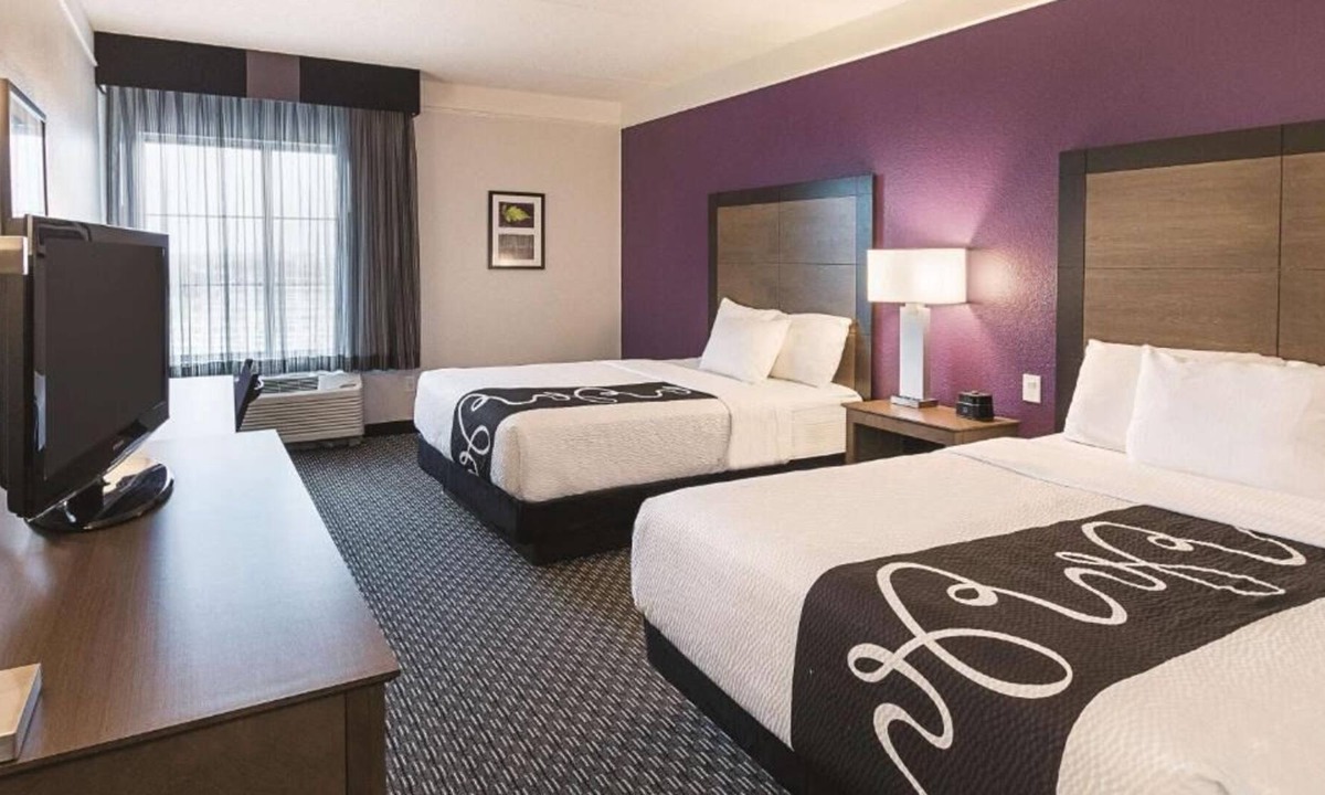 Arlington Hotel | 3 x 2 Double Beds, Non-Smoking at La Quinta Inn by Wyndham Arlington