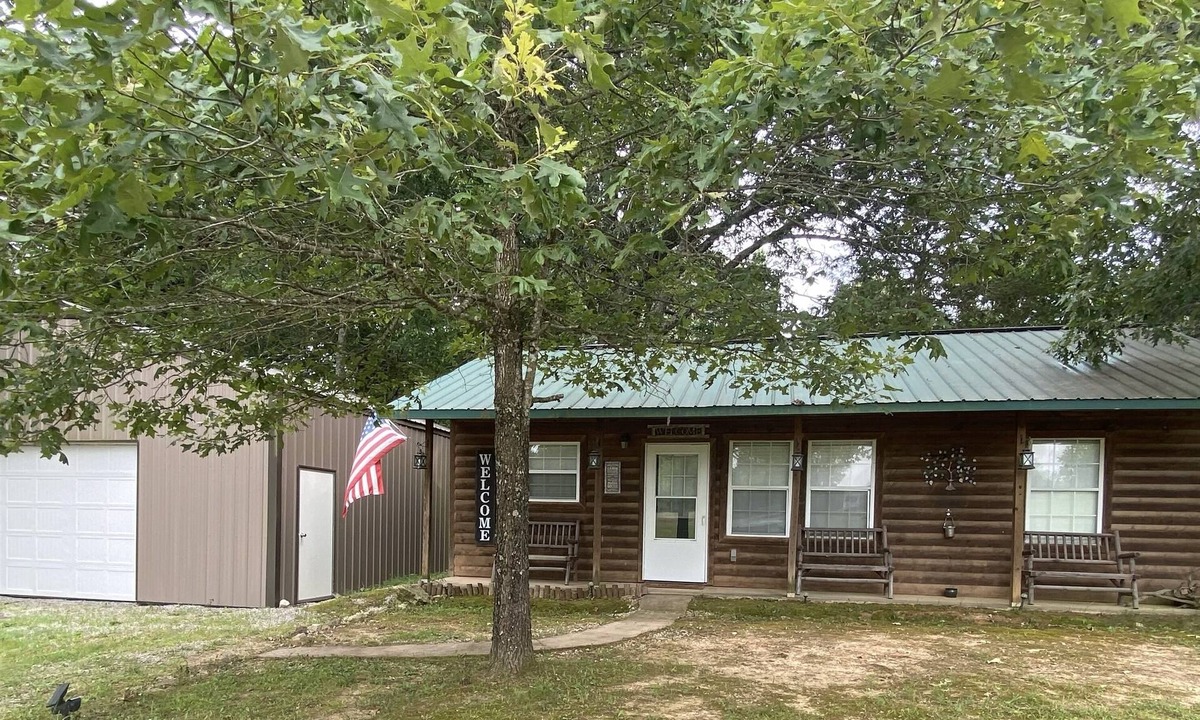 Doniphan Cabin | 30 miles from Brick’s Off Road Park! 4 minutes & 12 seconds totality Eclipse ‘24