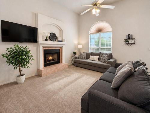 Sun Ridge South Apartment | 3bedroom- Spacious Open-Concept Home, Near Shops and Dining
