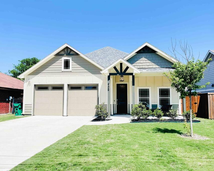 McKinney House | 3BR New build ~ Family Friendly