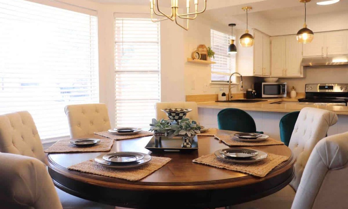 Amarillo House | 3BR Sleep 7 | Palo Duro | Pet OK Family | Data Ctr