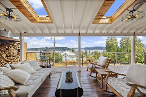 Bryn Mawr-Skyway House | 3BR The Lucille Lake Washington View Retreat