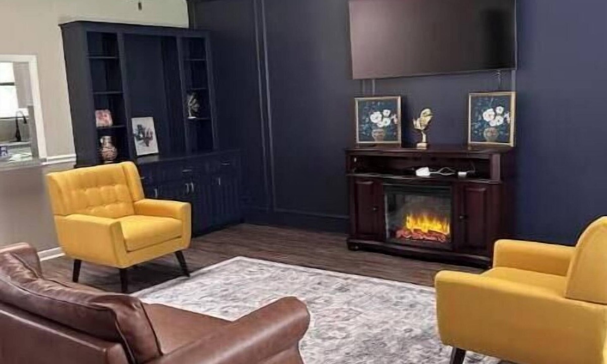 Judson House | 4-bedroom home with fitness equip. WiFi, pool table, fire pit, huge backyard
