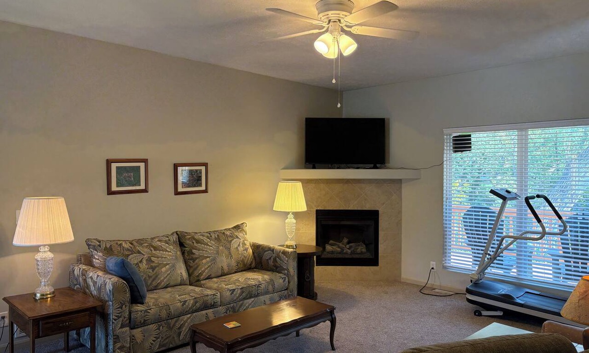 Millard House | 4-bedroom house in West Omaha, Quiet,Peaceful area
