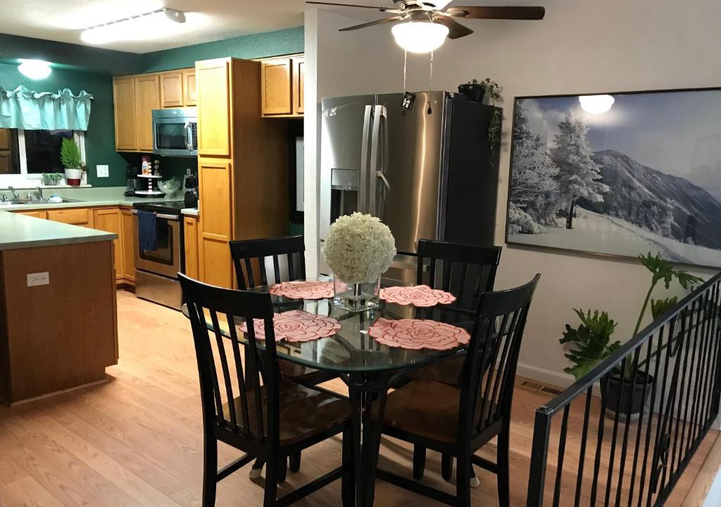 Aurora House | 4 Bedroom Vacation House With Pikes Peak view Pet-friendly