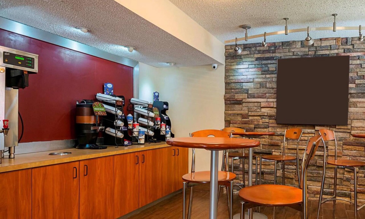 Las Colinas Hotel | 4 Comfortable Stays Near Lake, Golf, LEGOLAND & Family Entertainment