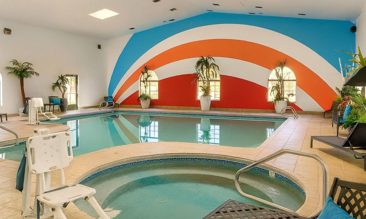 Window Rock Hotel | 4 Comfortable Units with Free Breakfast & Free Parking! W/Indoor Pool & Hot Tub
