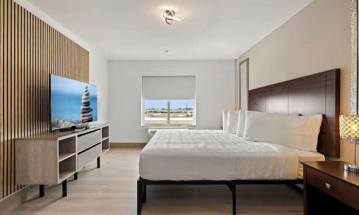 FM 1960 Hotel | 4 Restful Rooms Ideal for Weekend Group Adventures + Outdoor Pool Access