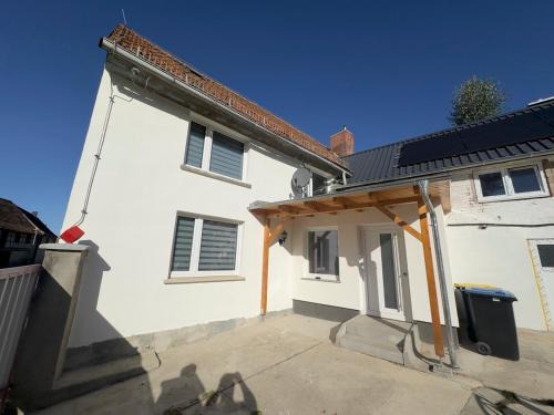 Bucha House | 4332tMMMDd