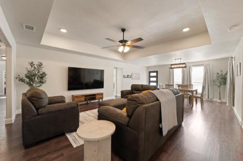 West Arlington House | 4BR Arlington Home Minutes to AT&T Stadium