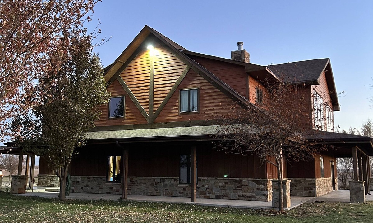 Rock Port House | 5 bedroom 3 bath Farm house. Country Views. Open floor plan with lots of space!