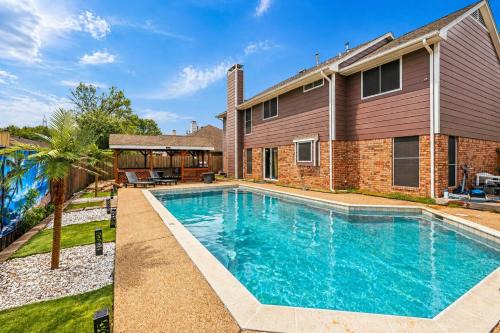 Grand Prairie House | 5 BR House with heated pool near DFW and stadium