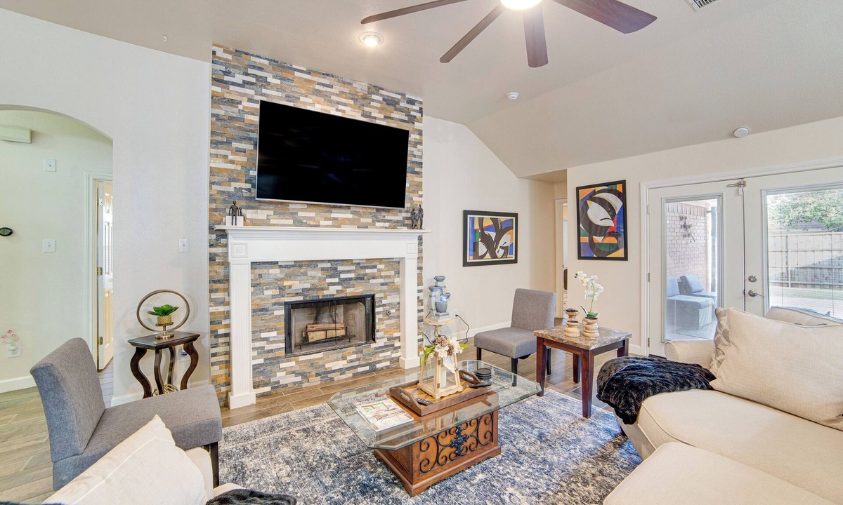 Cedar Hill House | 5 Mi to Cedar Hill SP & Joe Pool Lake: Family Home