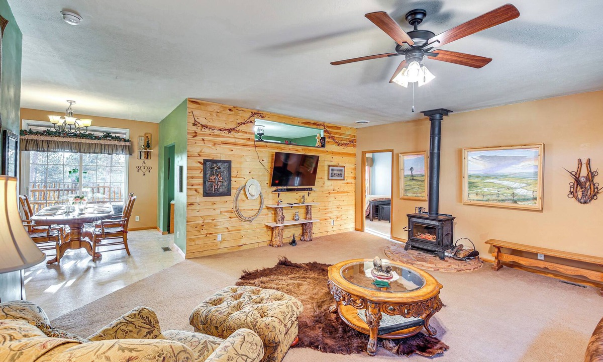 Hot Springs House | 5 Mi to Town: Mtn-View Gem w/Deck in Hot Springs