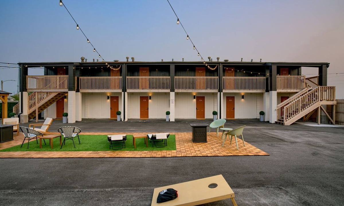 Lincoln Hotel | 5 min. to Lincoln's top attractions. Two-queens beds, pickleball & outdoor space