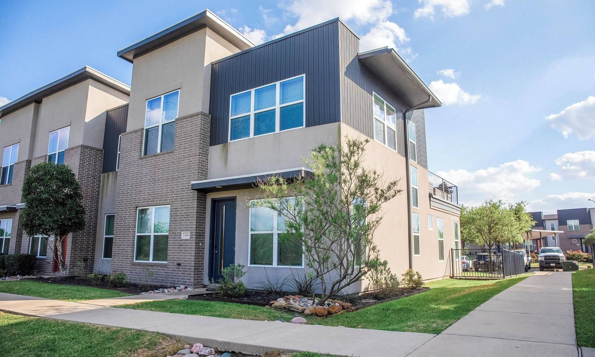 Wellborn House | 5 Star Family Retreat in Aggieland