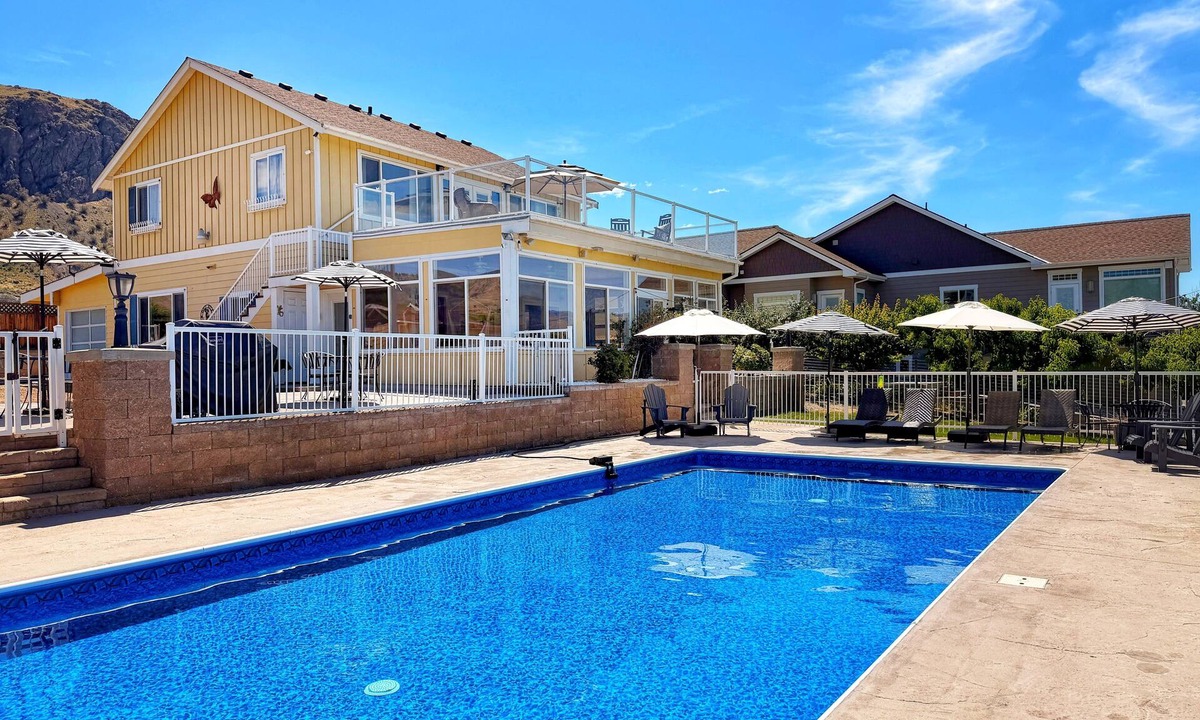 Oroville House | 5BR/4BA Osoyoos Lakeview Villa: Pool, Game Room, Pizza Oven, Huge Yard Sunroom!