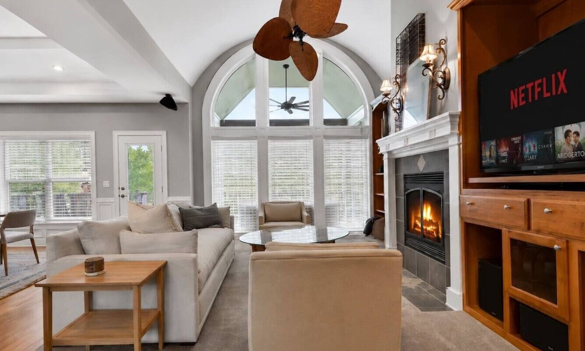 Lee's Summit House | 5BR Luxury retreat near World Cup Stadium
