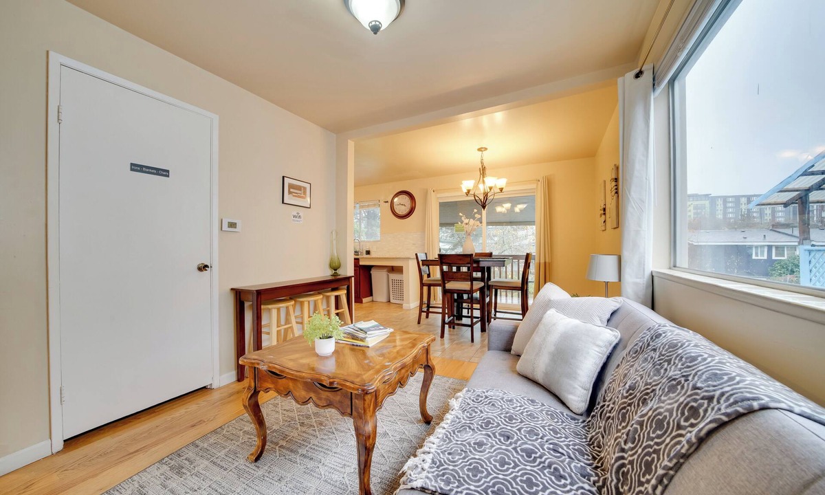 Brighton Cottage | 6 Mi to Downtown Seattle: Family Home w/Yard